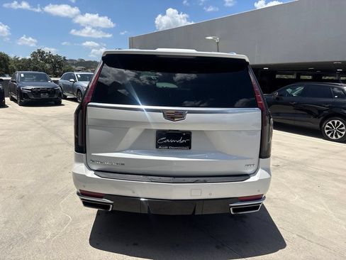 Used 2024 Cadillac Escalade Premium Luxury w/ Performance Package AWD/4WD image 7