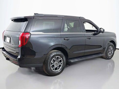 Used 2025 Ford Expedition Active image 10