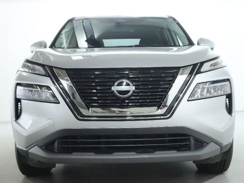 Used 2023 Nissan Rogue SV image 5