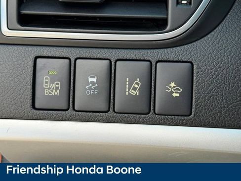 Used 2017 Toyota Camry XSE w/ Advanced Technology Package FWD image 33