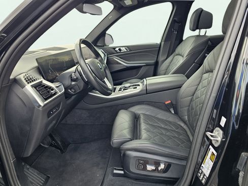 Used 2025 BMW X5 xDrive40i AWD/4WD image 16