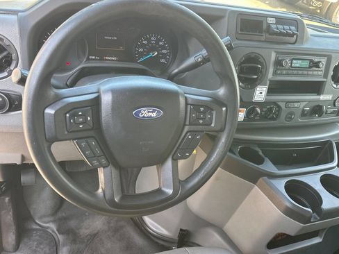 Used 2022 Ford E-350 and Econoline 350 Super Duty RWD image 12