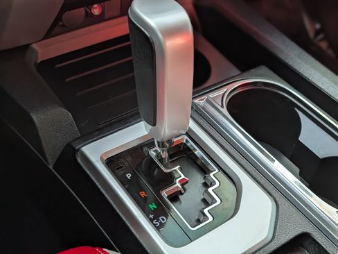 Used 2019 Toyota Tundra SR5 w/ Convenience Package image 18