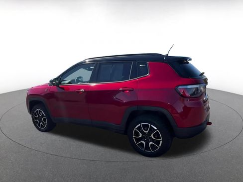 Used 2025 Jeep Compass Trailhawk AWD/4WD image 10