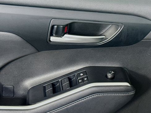 Used 2024 Toyota Highlander XLE image 15