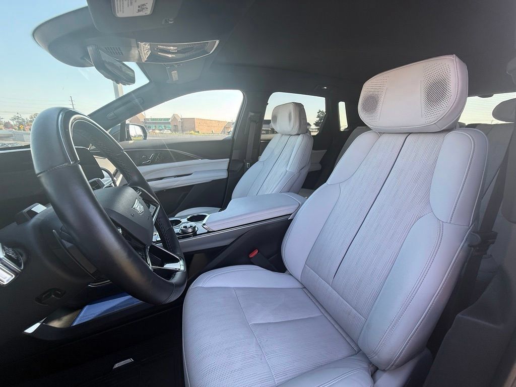Certified 2024 Cadillac Lyriq Luxury AWD/4WD image 27