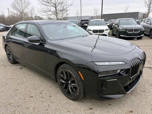 Used 2026 BMW i7 xDrive60 w/ Executive Package AWD/4WD image 3