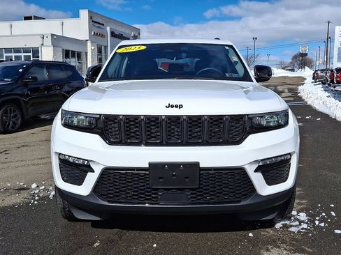 Used 2023 Jeep Grand Cherokee Limited w/ Black Appearance Package image 2