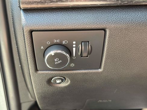 Used 2018 Jeep Grand Cherokee Altitude AWD/4WD image 21