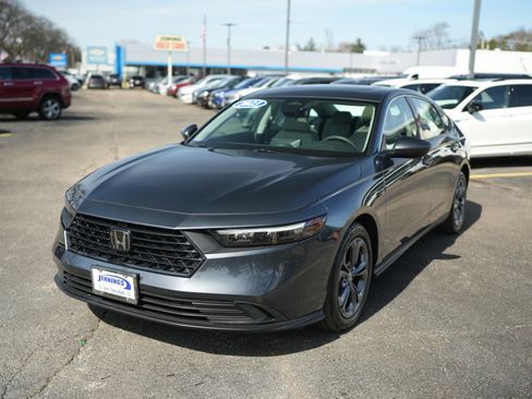 Used 2023 Honda Accord EX image 4