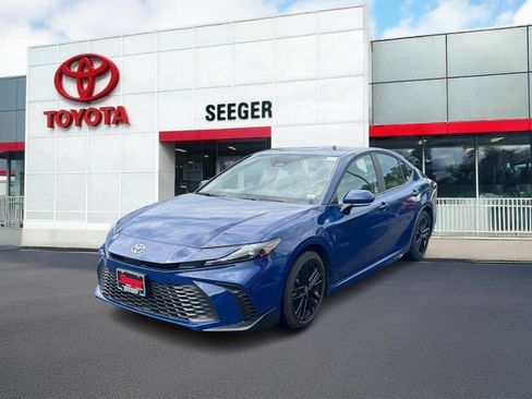 Used 2026 Toyota Camry SE FWD image 11