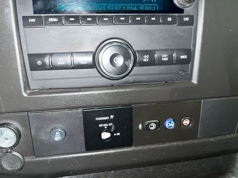 Used 2020 Chevrolet Express 2500 image 18