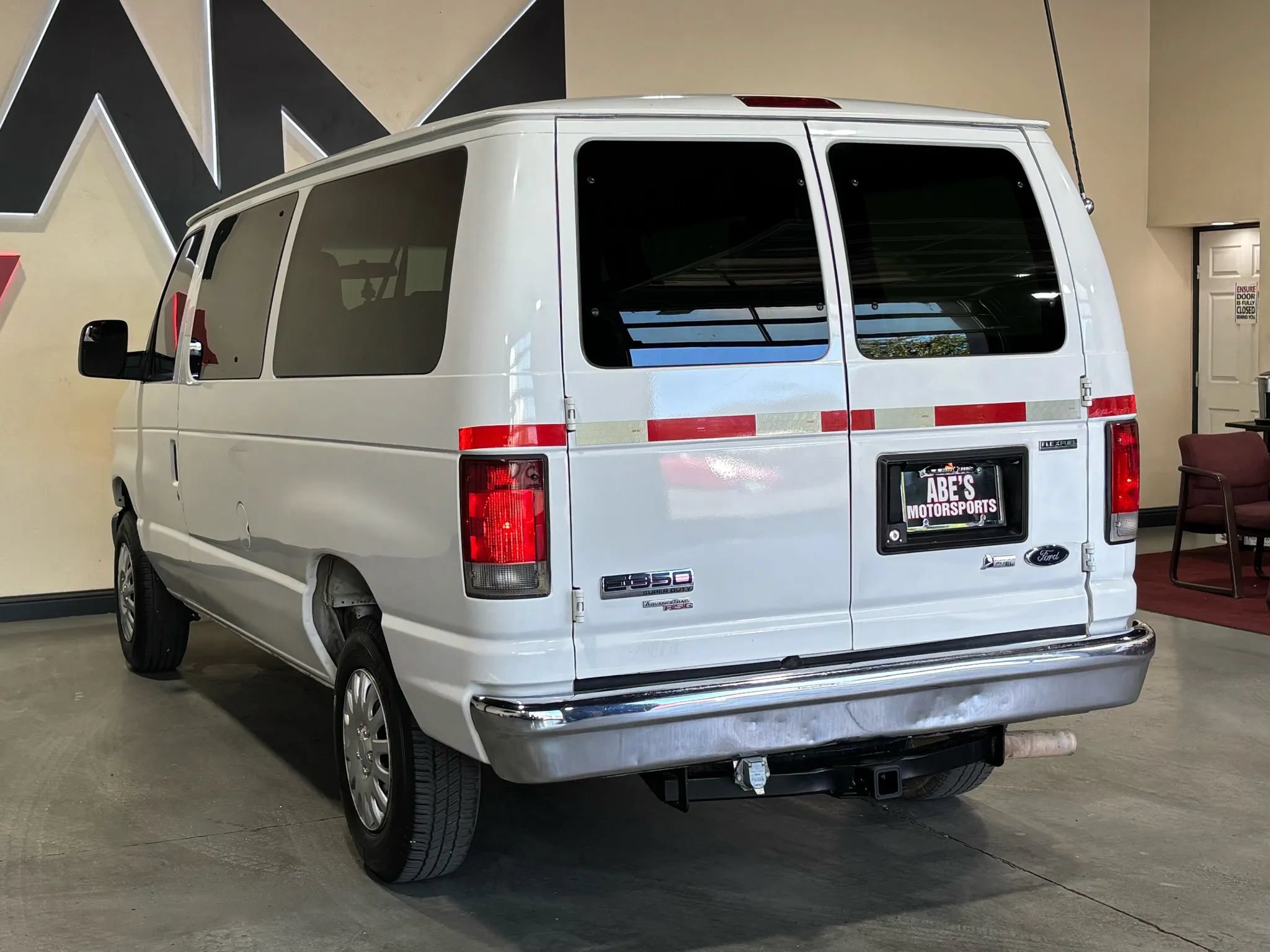 Used 2014 Ford E-350 and Econoline 350 XL RWD image 4