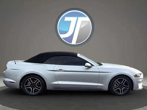Used 2018 Ford Mustang Premium RWD image 4