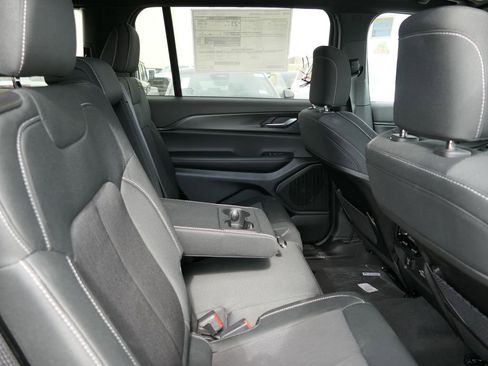 New 2025 Jeep Grand Cherokee L Laredo w/ Luxury Tech Group I image 19