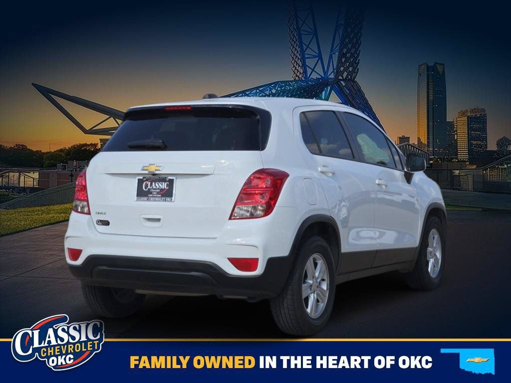 Used 2022 Chevrolet Trax LS w/ Tint and Cruise Package FWD image 7