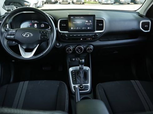 Used 2025 Hyundai Venue SEL FWD image 27