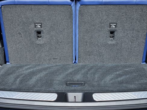 Used 2026 Cadillac Vistiq Premium Luxury image 32