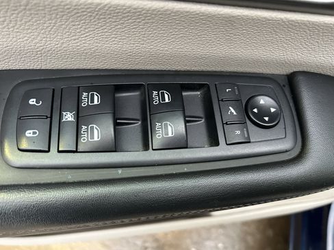 Used 2018 Chrysler Pacifica Limited image 16