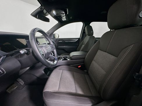 Used 2025 GMC Acadia Elevation image 13