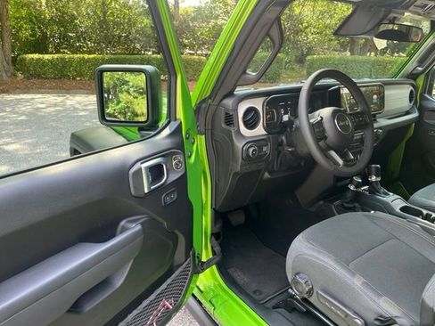 Used 2026 Jeep Wrangler Unlimited Sport AWD/4WD image 4