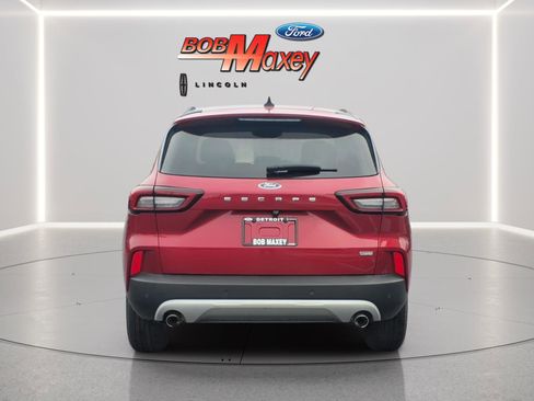 Used 2023 Ford Escape SE image 5