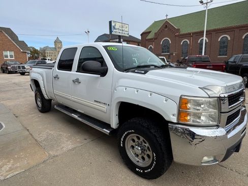 Used 2009 Chevrolet Silverado 2500 LT w/ Exterior Plus Package image 3