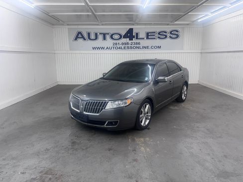 Used 2010 Lincoln MKZ image 1