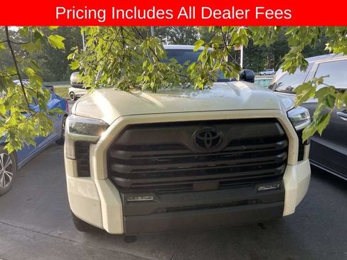 Used 2022 Toyota Tundra SR5 w/ SR5 Convenience Package AWD/4WD image 12