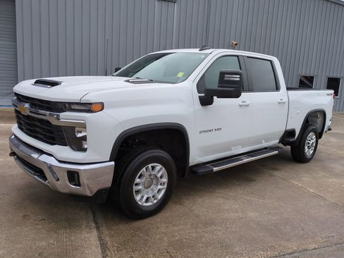 Used 2025 Chevrolet Silverado 2500 LT w/ Convenience Package image 8