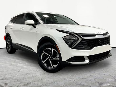 Used 2023 Kia Sportage LX AWD/4WD image 3