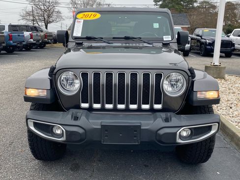 Used 2019 Jeep Wrangler Unlimited Sahara image 16