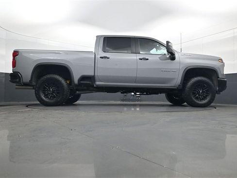 Used 2024 Chevrolet Silverado 2500 ZR2 w/ Technology Package image 24