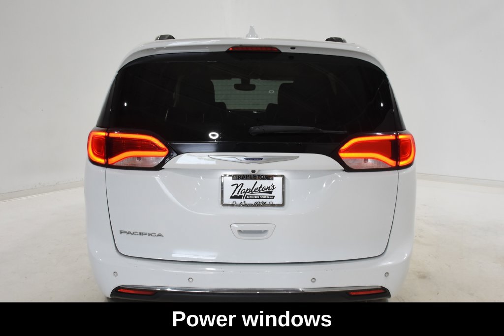 Used 2020 Chrysler Pacifica Touring-L FWD image 6