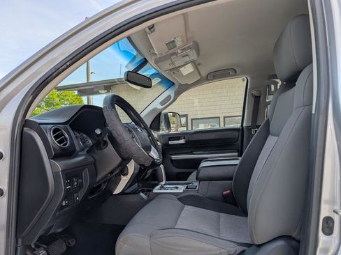 Used 2017 Toyota Tundra SR5 w/ SR5 Upgrade Package RWD image 12