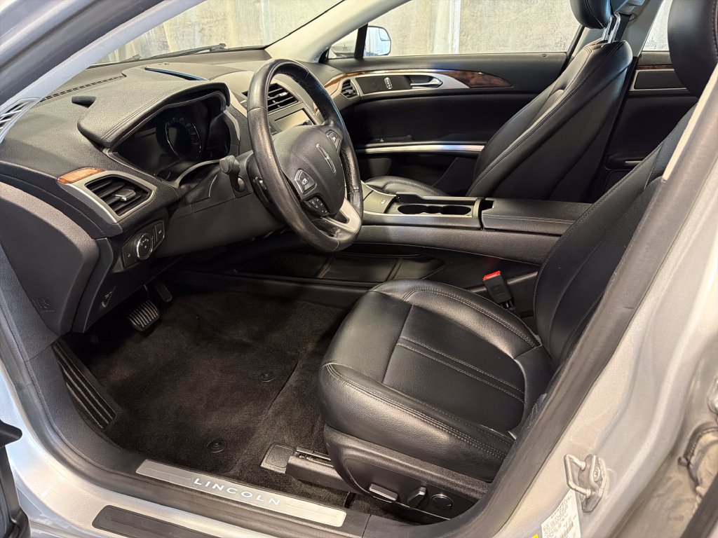 Used 2016 Lincoln MKZ FWD image 3