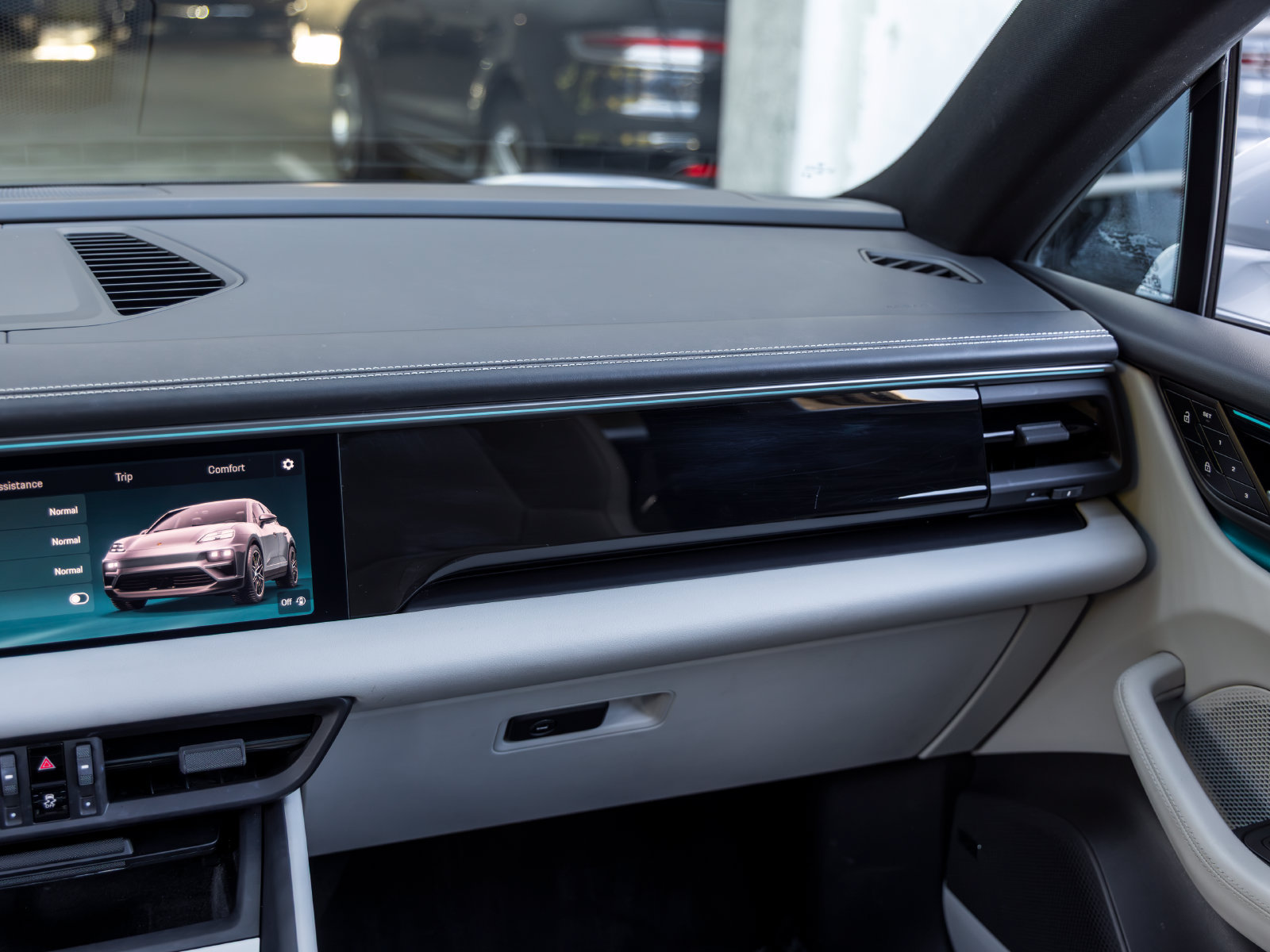 Certified 2025 Porsche Macan Electric RWD image 42