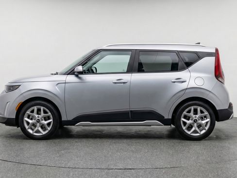 Used 2025 Kia Soul LX w/ LX Technology Package FWD image 5