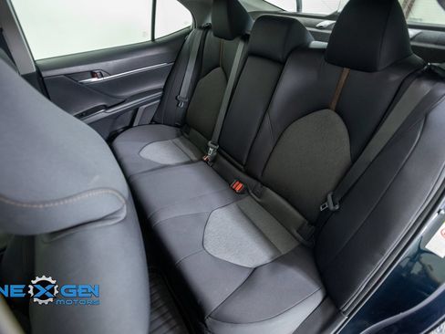 Used 2018 Toyota Camry LE w/ Convenience Package FWD image 29