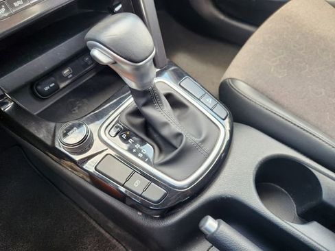 Used 2025 Kia Seltos S FWD image 19