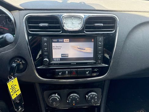 Used 2011 Chrysler 200 S FWD image 17