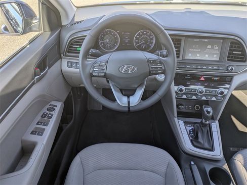 Used 2023 Hyundai Elantra Blue image 13