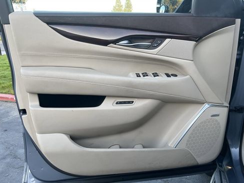 Used 2016 Cadillac Escalade ESV Luxury image 27
