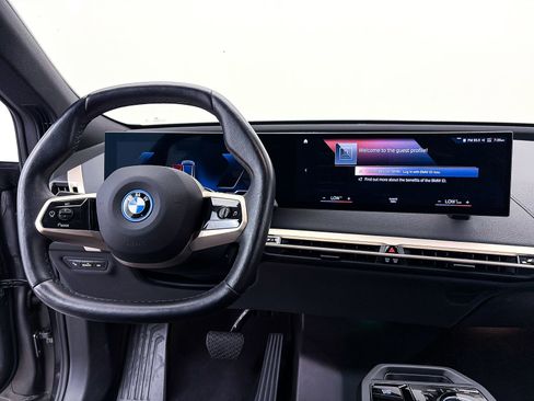 Used 2023 BMW iX xDrive50 w/ Sport Package AWD/4WD image 5