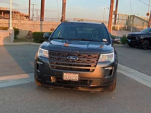 Used 2018 Ford Explorer XLT w/ Equipment Group 202A FWD image 3