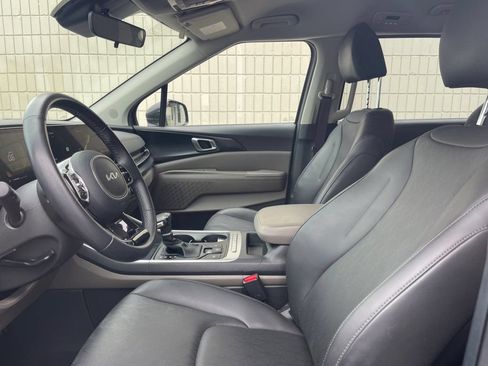 Used 2026 Kia Carnival FWD image 13
