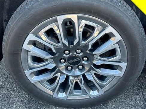 Used 2024 GMC Yukon Denali Ultimate AWD/4WD image 9