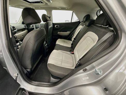 Used 2025 Hyundai Venue SEL FWD image 27