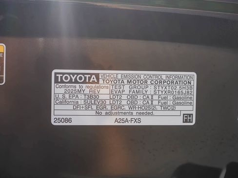 Used 2025 Toyota RAV4 LE AWD/4WD image 28