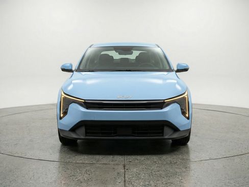 Used 2025 Kia K4 FWD image 2